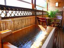 露天風呂付き客室◆和室タイプ。檜風呂で天然温泉をお部屋で楽しめる贅沢を！