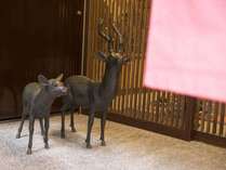 ▼【エントランス】玄関では奈良らしく可愛い鹿がお出迎え♪