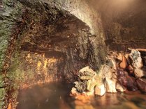 【洞窟風呂】泉質なめらかな洞窟風呂。
