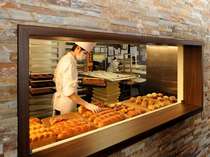 ホテルベーカリー～レストランやカフェで提供するパンが毎日焼き上がります。