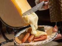 ■ノンノ■花畑牧場のラクレットチーズ。目の前で溶かされた熱々のチーズは絶品です。