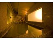 ブリスベンズ１階光明石人工温泉洞窟風呂（男性専用）17時～23時無料で御利用できます。