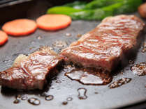 【国産牛ステーキセット】お好みの焼き加減で、付け合せのお野菜とご一緒にどうぞ！