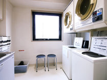#ランドリースペース　洗濯機＆乾燥機は有料となっております