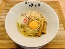 夜鳴き釜玉らーめん11時半-15時(L.O)18時-22時半(L.O)までご利用可。しょうゆベースでまろやかうまい！