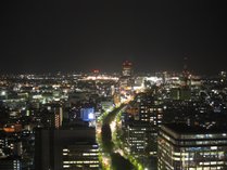 金沢駅側（西側）客室からの夜景一例。市内一の高さを誇る17階以上からの眺望で身も心も癒されます。