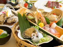 サザエに牡蠣、鮑など島根の夏グルメをたっぷりとご堪能いただける特選会席。