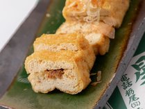 長岡市栃尾地域の名物「あぶらげ」。豆腐のような生地を低温・高温の２種類の油で揚げ、ふっくらと
