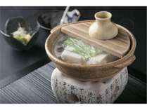 ご朝食には、京都のアツアツの湯豆腐をお召上がりください。