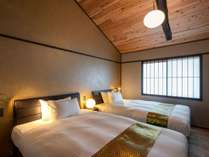 金沢の金箔をイメージした壁が特徴的な洋室と和室とがございます。