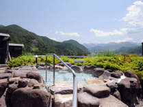 *露天風呂（男性）/谷川岳と湯沢の街並みを望む、まさに絶景。