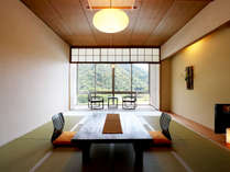 川側12畳和室（長良川・金華山・岐阜城がご覧頂けます。）当館のスタンダードルームです。