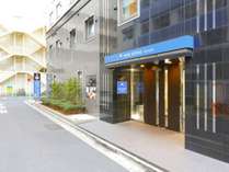 JR蒲田駅東口から徒歩5分♪青い看板が目印の外観です