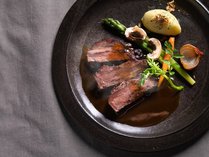 【森のメイン料理】牛肉の赤ワイン煮