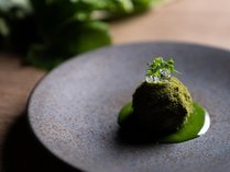【夏の創作料理】森のデザート：深緑の苔玉アイス