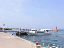 *新鮮な魚介が水揚げされる漁師の島。心地よい潮風と温かい島人が、旅人を迎えてくれます。