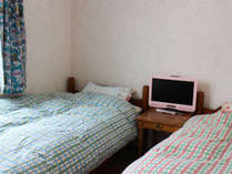 ・ツインベッドルーム一例　シングルベッド2台をご用意しております。