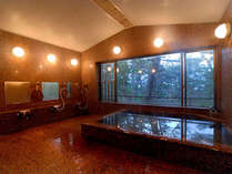 【大浴場】広い浴場からは、大洗の自然が感じられる造りになっております。