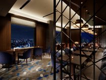 シェラトンクラブ　ラウンジ(26階）横浜港を一望できる大きな窓から横浜の眺望、美しい夜景が広がります。