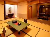 【2F～3F・和室】広縁付き展望風呂付客室：日本海を望む和室