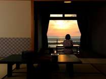 【2F～3F・和室】客室からは間人港と日本海の雄大な景色を一望。
