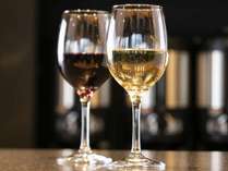 【ハッピーアワー】赤ワインや白ワイン、オリジナルカクテルなどをご提供しています。