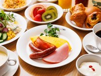 【朝食ブッフェ】ホテル朝食の定番からこだわりの玉子料理まで約50種類を提供