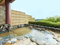 露天風呂■秀峰・栗駒山の四季折々の変化が楽しめます