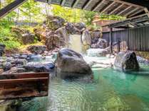 【露天風呂】当ホテルの温泉は草津で最も湯量の多い万代鉱源泉