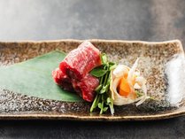 【ご夕食一例】「小川原湖牛サーロイン焼きしゃぶ」青森県産牛を肉の旨味を味わえる焼きしゃぶでご提供。