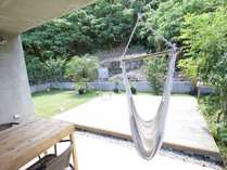 KafuwaNanjyo・専用庭の月見台とハンモック