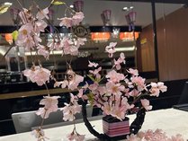 桜の装飾を行ってます！