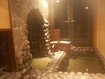 極上プランなら、この「ぬる湯洞窟風呂」がお部屋付温泉で楽しめる！