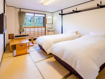・【和室10畳一例】2名様でご利用いただける和室にはベッドを設置