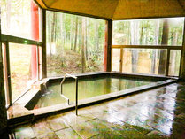 ・【天然温泉大浴場「木もれび」】地下約1000mから湧出する湯量が豊富な天然温泉です
