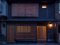 京都の趣ある町家（町屋）一棟貸しの古民家宿。キッチン付きで自炊も可能ですが、部屋食プランもおすすめ。