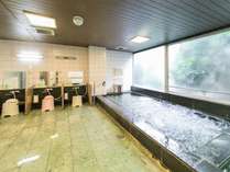 大浴場（炭酸カルシウムを添加した人工温泉です。ご利用時間/夜16:00～24:00、朝6:00～8:00）