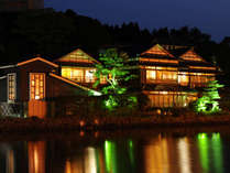 ライトアップされた渡月庵は和倉の名物の一つ。