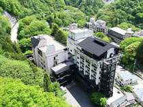 【くつろぎ宿　千代滝】温泉街の高台に位置し、最上階には会津市街を見渡す展望露天風呂があります。