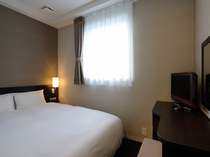 ◆クイーンベットルーム◆160cmのベッド1台のお部屋です。広いベッドでカップルにお勧めです☆ベイホテル棟