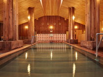 ★日本最大級と言われる木造建築の大浴場に感動します。
