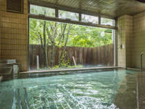 内風呂からも四季折々の景色をお楽しみ頂けます。