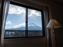お部屋から望む富士山