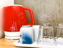 【備品】お部屋には電気ポッド・グラス・茶碗をご用意しておりますので、ご自由にご使用ください。
