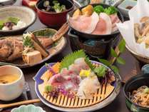 当館のスタンダード会席の一例です。出雲・松江の旬の食材をお召し上がりください♪