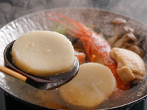 【夕食一例】掛川の郷土料理「おはたき餅」も入った寄せ鍋