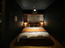 【1LDK客室】クイーンサイズベッド1台の寝室
