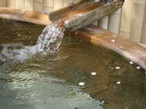 歴史ある古奈の湯はやさしい泉質。古くはあやめ御前を育てた美人の湯としても有名です。