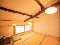 登り梁と素敵な照明のある香久山のお部屋