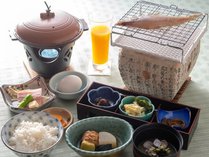 和朝食：朝食はレストランにて。珈琲のサービスあり。
